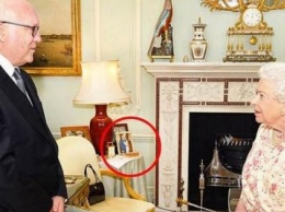 Елизавета II разместила снимок с Меган Маркл в Букингемском дворце