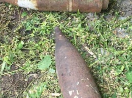 Во дворе жилого дома в Каменском нашли снаряды