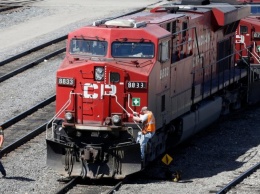Пассажирский поезд сошел с рельсов в Канаде