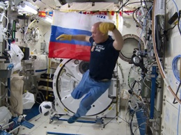 Космонавты на МКС сыграли в футбол официальным мячом ЧМ-2018