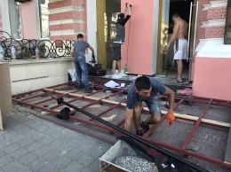 В историческом центре Одессы демонтирован самовольно установленный настил