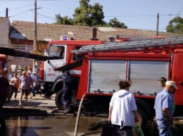 На одесском Привозе утром сгорел контейнер: еще семь повреждены огнем, - ФОТО