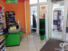 В супермаркет Харькова покупатель напал на кассира