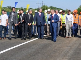 В присутствии Порошенко открыт мостовой переход на автодороге "Одесса-Рени" (ФОТО)