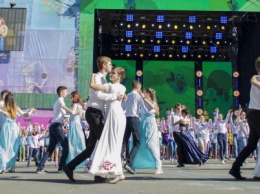 В Киеве тысяча детей установили новый танцевальный рекорд: как это было