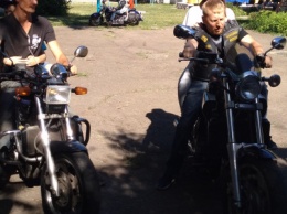 Байкеры Каменского прокатили на мотоциклах детей-сирот