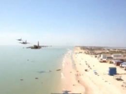 В сети появилось новое видео полетов военной авиации над пляжами Кирилловки
