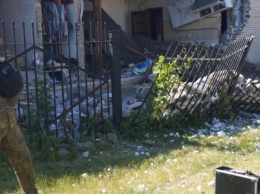 В Лисичанске взорвался дом: пострадавшую супружескую пару военным вертолетом доставили в Харьков (ФОТО)