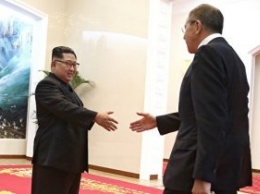 Российский телеканал дорисовал Ким Чен Ыну улыбку на фото с Лавровым