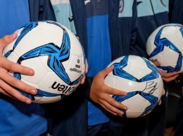 ДнепрОГА подарила ученикам областного физучилища мячи с автографом известного футболиста Андрея Шевченко
