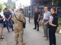 Врач из Одесского военкомата за 7 тысяч помогал "косить от армии", - ФОТО