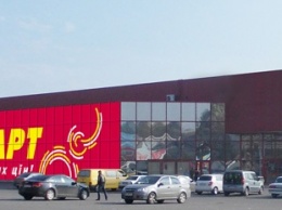 В Николаеве проверили законность МАФов на автостоянке возле супермаркета "Велмарт"