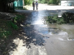 В Николаеве горожане вторую неделю страдают от канализационных ручьев