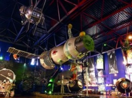 Робот-экскурсовод из Житомирского музея космонавтики учит украинский