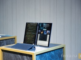 ASUS показала ноутбук с двумя тачскринами и без клавиатуры