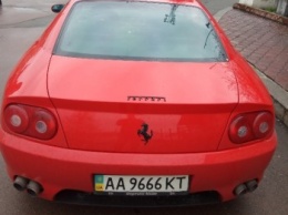 В Украине за долги по алиментам с молотка продадут арестованный Ferrari 456 GT