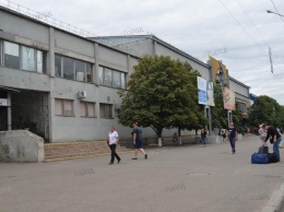 В Николаеве пьяные военные жестоко избили дежурного на волонтерском посту на вокзале