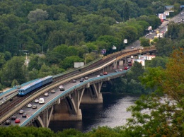 Киев планирует начать капремонт моста Метро в 2019 году