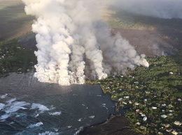 USGS: лава вулкана Килауэа сожгла десятки домов и испарила целое озеро