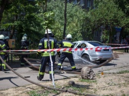 В Днепре авто влетело в остановку с людьми, есть жертвы