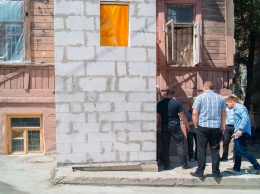 Михаил Лысенко присутстовал на демонтаже пристройки к старинному дому