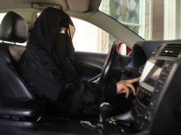 В Саудовской Аравии выдали первые права женщине