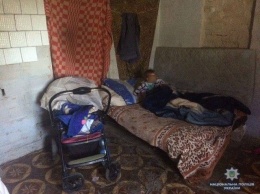 В Донецкой области мать бросила двоих детей