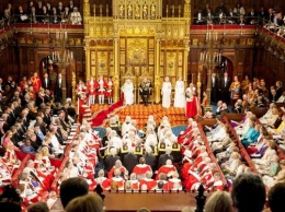 «Не спать на работе»: В Британии парламентариям запретили дремать на заседаниях