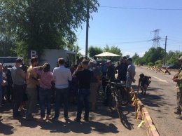 В районе КПВВ "Майорск" проходит акция с требованием вернуть на должность главу Зайцевской ВГА