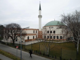 Правительство Австрии закрывает семь мечетей и высылает имамов