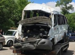 В Грузии микроавтобус со школьниками сорвался в пропасть: есть жертвы