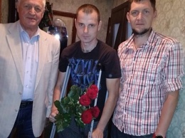 Бердянского полицейского-героя поздравили с Днем рождения