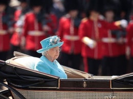 В Британии официально отпраздновали 92-й день рождения королевы Елизаветы