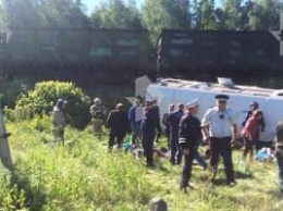 В России автобус столкнулся с поездом, есть погибшие