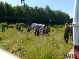 В Орловской области РФ поезд протаранил автобус с участниками местного ансамбля, есть жертвы