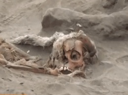 В Перу нашли 56 скелетов принесенных в жертву детей