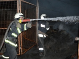 В Днепре четыре пожарные части тушили деревообрабатывающий цех