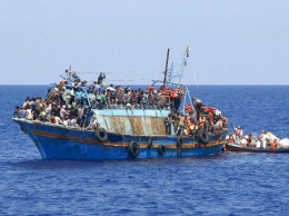 Италия не пускает в свой порт корабль с мигрантами из Африки (Фото)