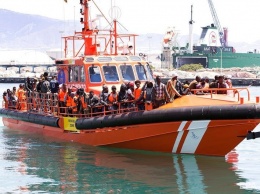 Италия закрыла свои порты для судна с 629 мигрантами