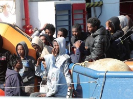 Итальянские власти закрыли порт для судна с 629 мигрантами