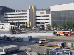В аэропорту Франкфурта загорелся самолет, шесть человек получили респираторные поражения