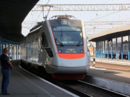 В Киеве серьезно пострадал 13-летний подросток от езды на крыше поезда
