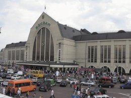 Киевский ЖД вокзал превратился в сточную канаву