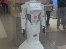 На АМКР выставили робота-даму, которая любит говорить, танцевать и флиртовать