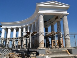 Чиновников и подрядчика, который реставрировал одесские детсады, парки и Воронцовскую колоннаду, подозревают в растрате бюджетных средств