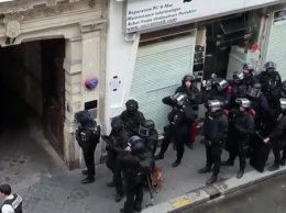 Во Франции мужчина захватил заложников с требованием срочного звонка