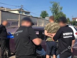 Прокуратура Одессы задержала на взятке 6 000 гривен крупного чиновника