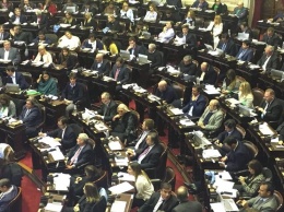 Нижняя палата парламента Аргентины с седьмого раза проголосовала за законопроект о легализации абортов