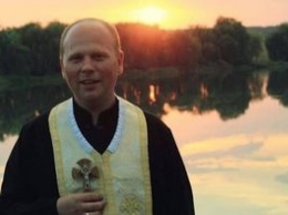 Священник из Тернополя завел Instagram, ежедневно выходит в прямой эфир и читает проповеди для своей паствы