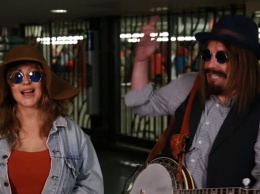 Кристина Агилера и Джимми Фэллон выступили в метро Нью-Йорка: видео